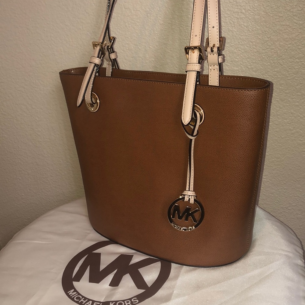 MICHAEL KORS Brand New Purse- 100% Authentic